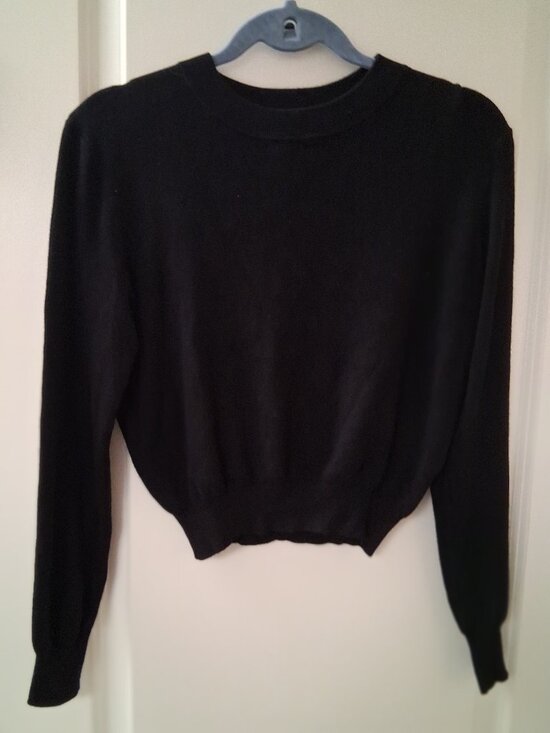 H&M Sweaters - H&M Women's Black Lightweight Cropped Crew Neck Sweater